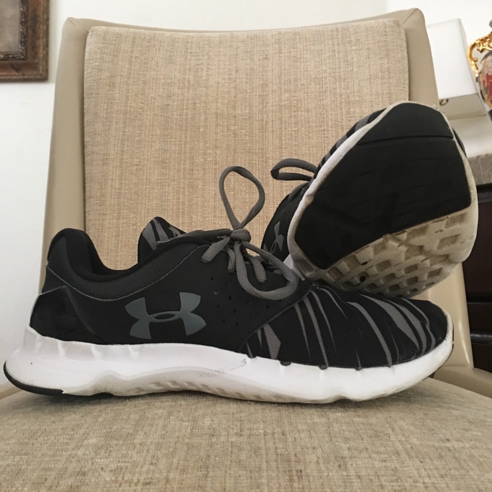 Kids Under Armour shoe